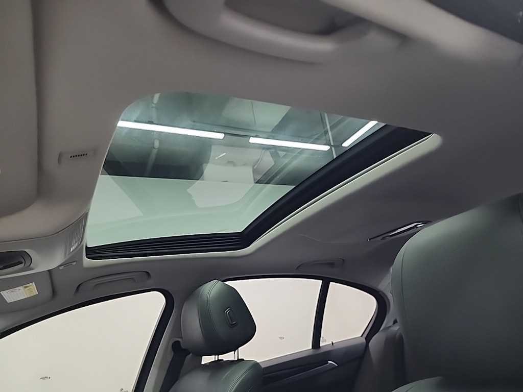BMW 5시리즈 5시리즈 (F10) 520d xDrive M 에어로다이나믹 이미지 15