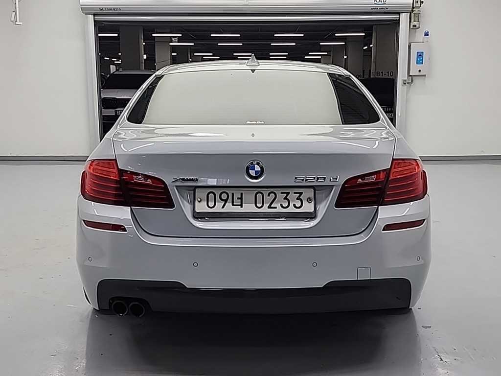 BMW 5시리즈 5시리즈 (F10) 520d xDrive M 에어로다이나믹 이미지 3