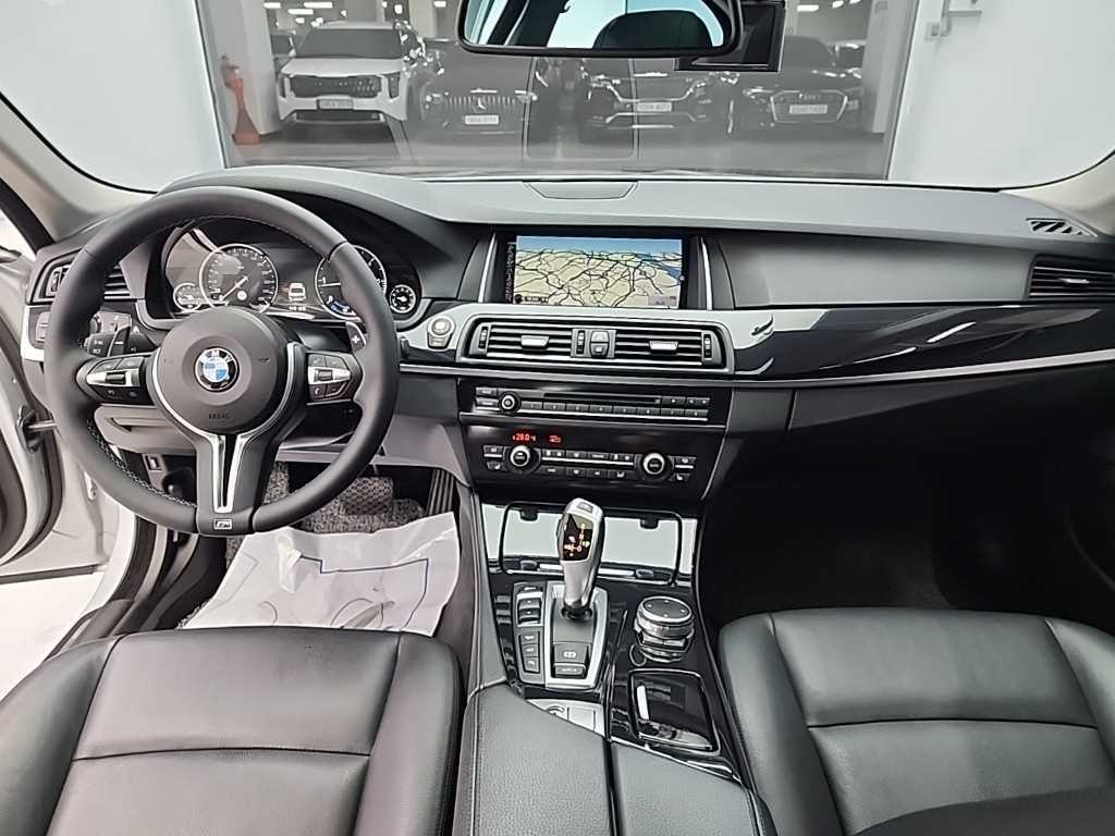 BMW 5시리즈 5시리즈 (F10) 520d xDrive M 에어로다이나믹 이미지 6