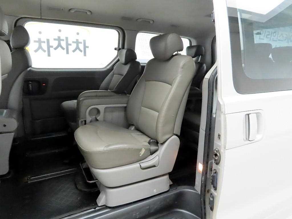 현대 스타렉스 그랜드 스타렉스 12인승 왜건 CVX 럭셔리 이미지 14
