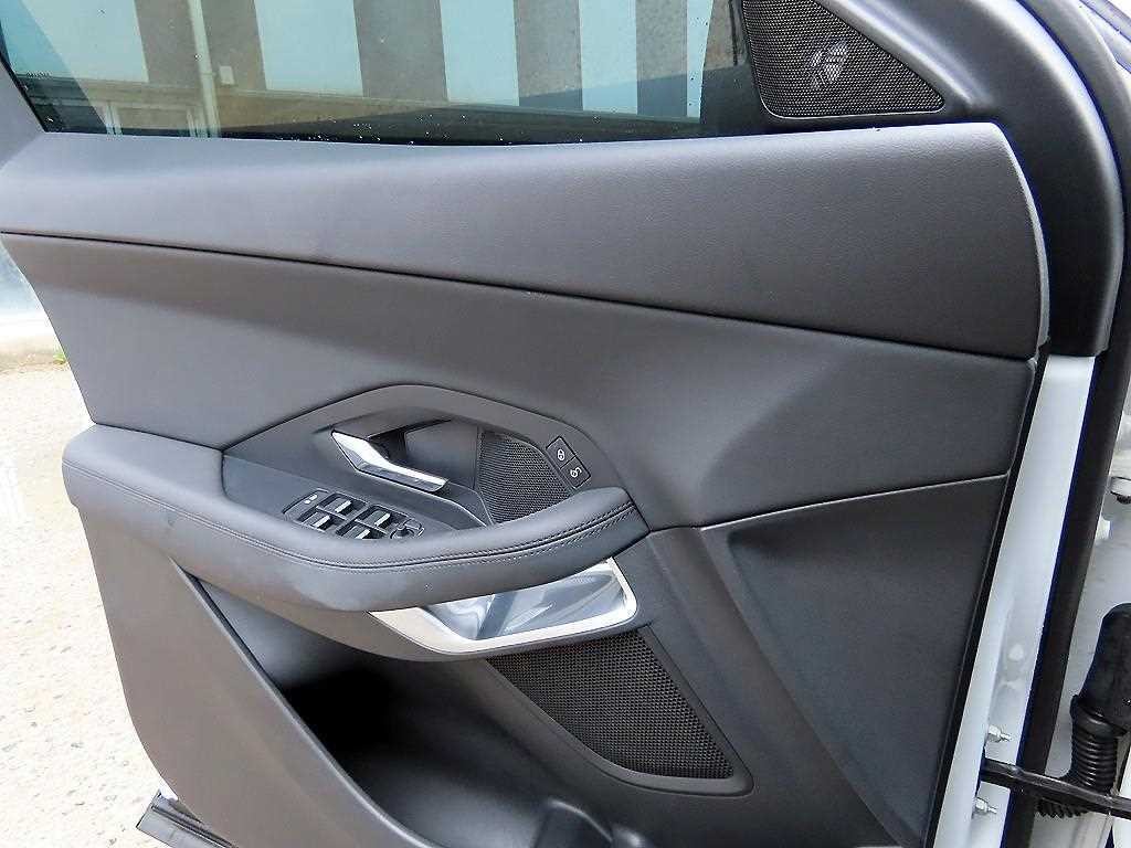 재규어 E-PACE D180 S 이미지 11