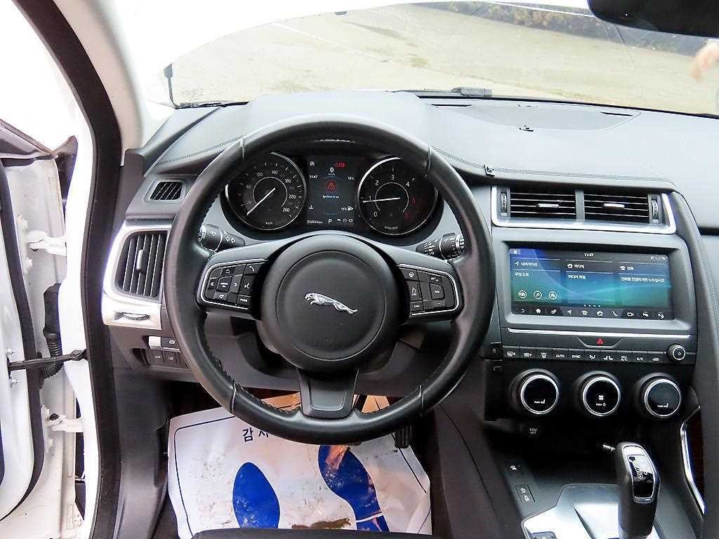 재규어 E-PACE D180 S 이미지 8