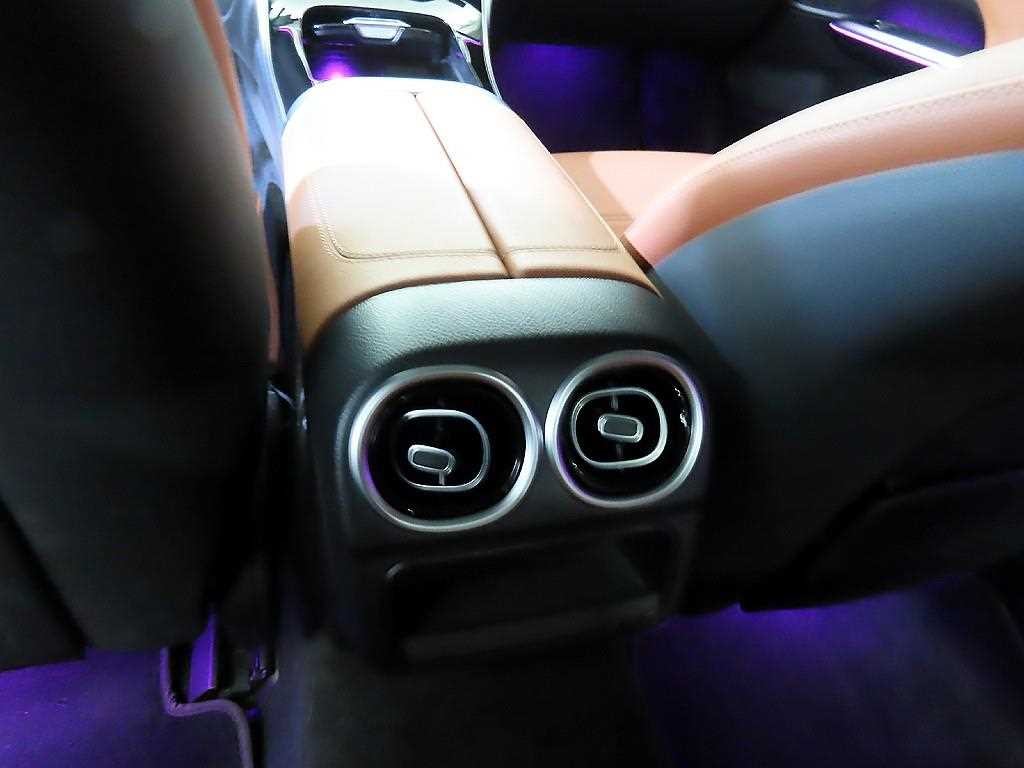 벤츠 C 클래스 C클래스 W206 C300 4MATIC 아방가르드 이미지 16