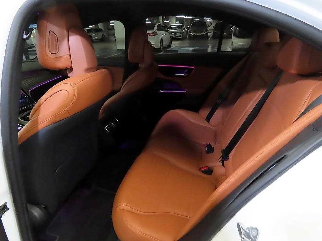 벤츠 C 클래스 C클래스 W206 C300 4MATIC 아방가르드 이미지 7