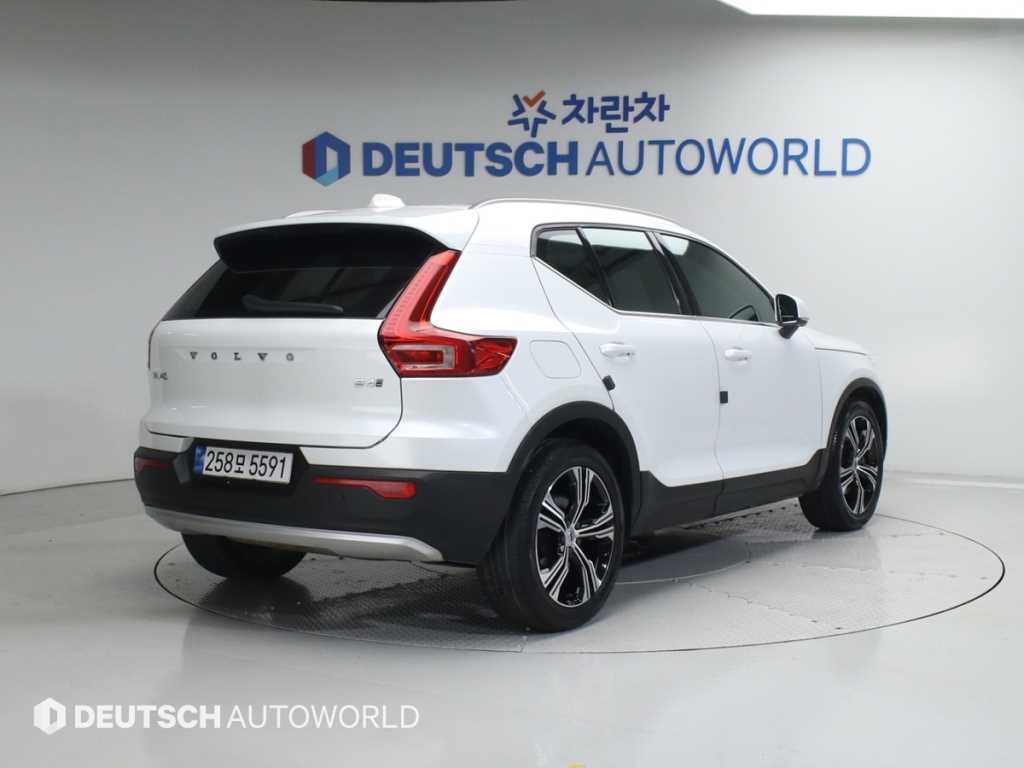볼보 XC40 B4 AWD R-디자인 이미지 2