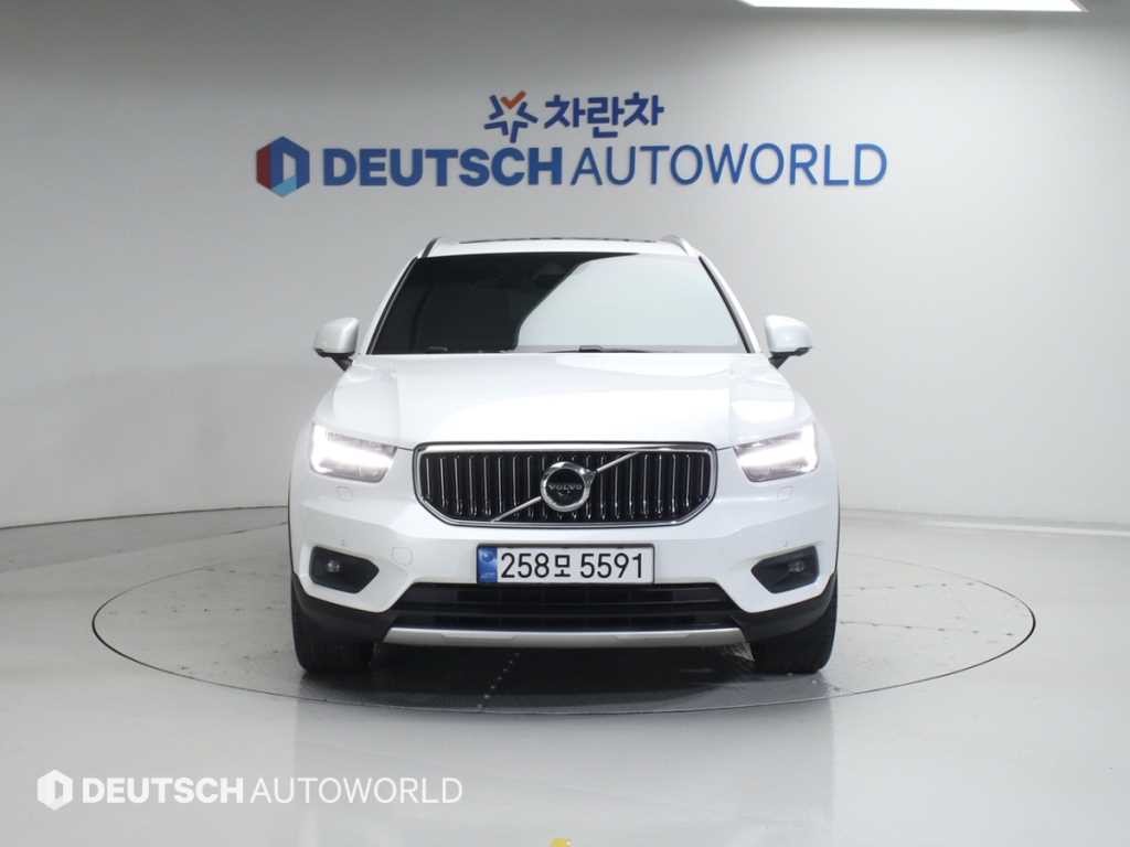 볼보 XC40 B4 AWD R-디자인 이미지 3
