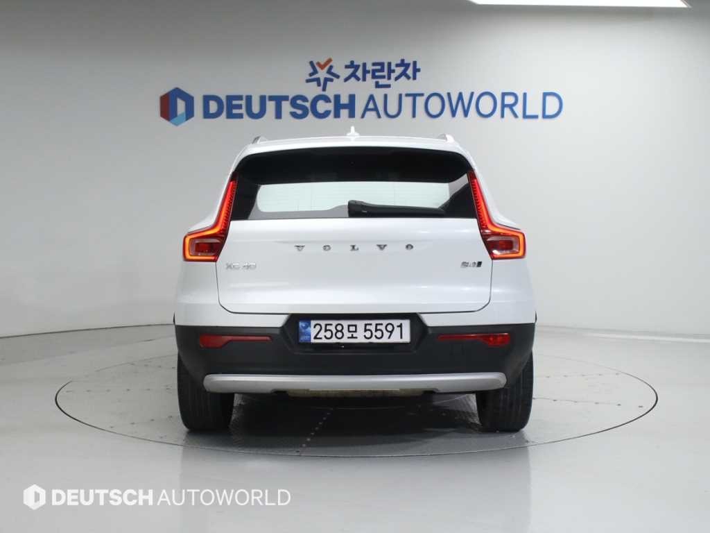 볼보 XC40 B4 AWD R-디자인 이미지 4