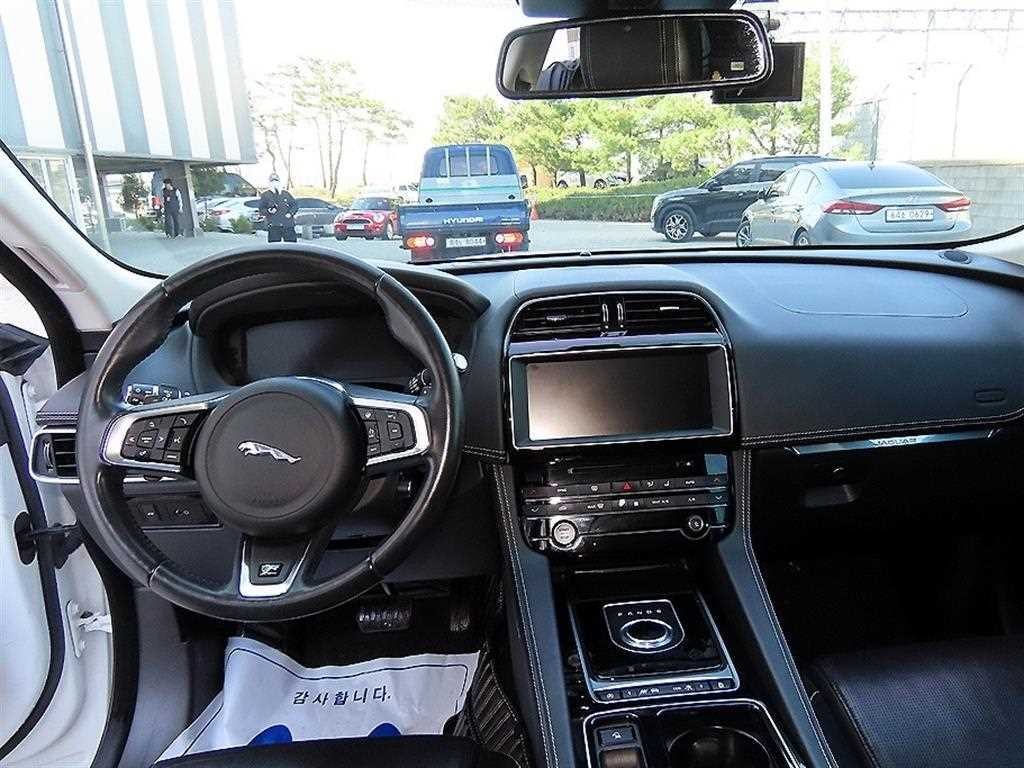 재규어 F-PACE 20d R-Sport 이미지 7