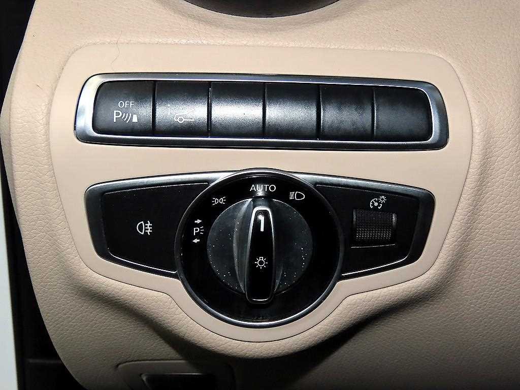 벤츠 C 클래스 C클래스 W205 C220 d 아방가르드 이미지 13