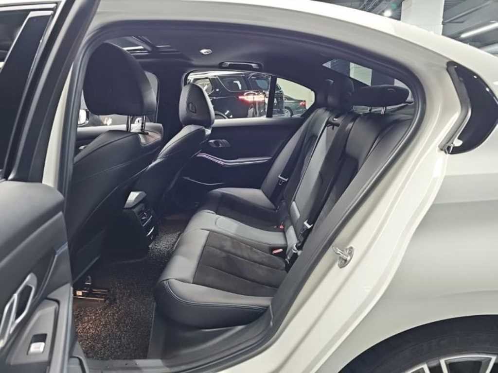 BMW 3시리즈 3시리즈 (G20) 320i M 스포츠 이미지 19