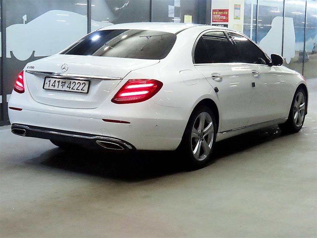 벤츠 E 클래스 E-클래스 W213 E200 아방가르드 이미지 4