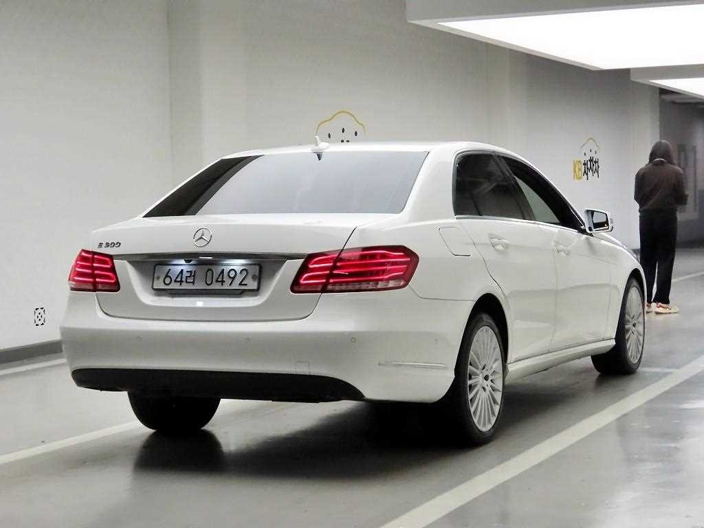 벤츠 E 클래스 E-클래스 W212 E300 엘레강스 이미지 4