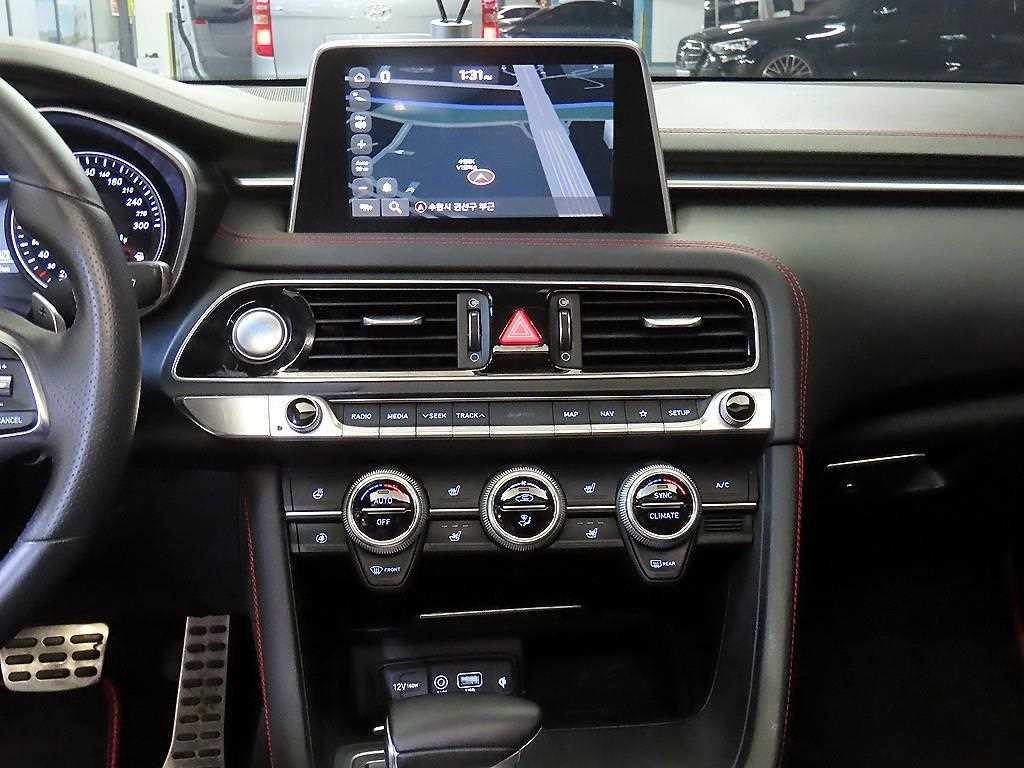 제네시스 G70 2.0T AWD 스포츠 패키지 이미지 11