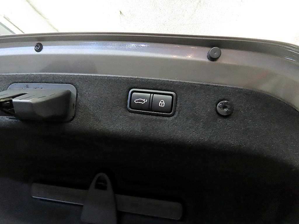 제네시스 G70 2.0T AWD 스포츠 패키지 이미지 17
