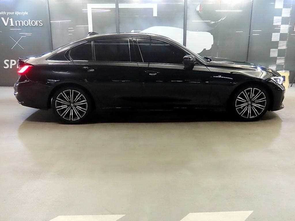 BMW 3시리즈 3시리즈 (G20) 320i M 스포츠 이미지 3