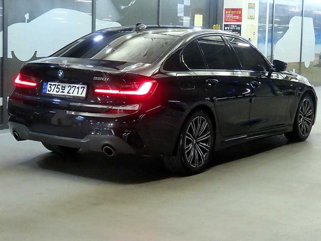 BMW 3시리즈 3시리즈 (G20) 320i M 스포츠 이미지 4