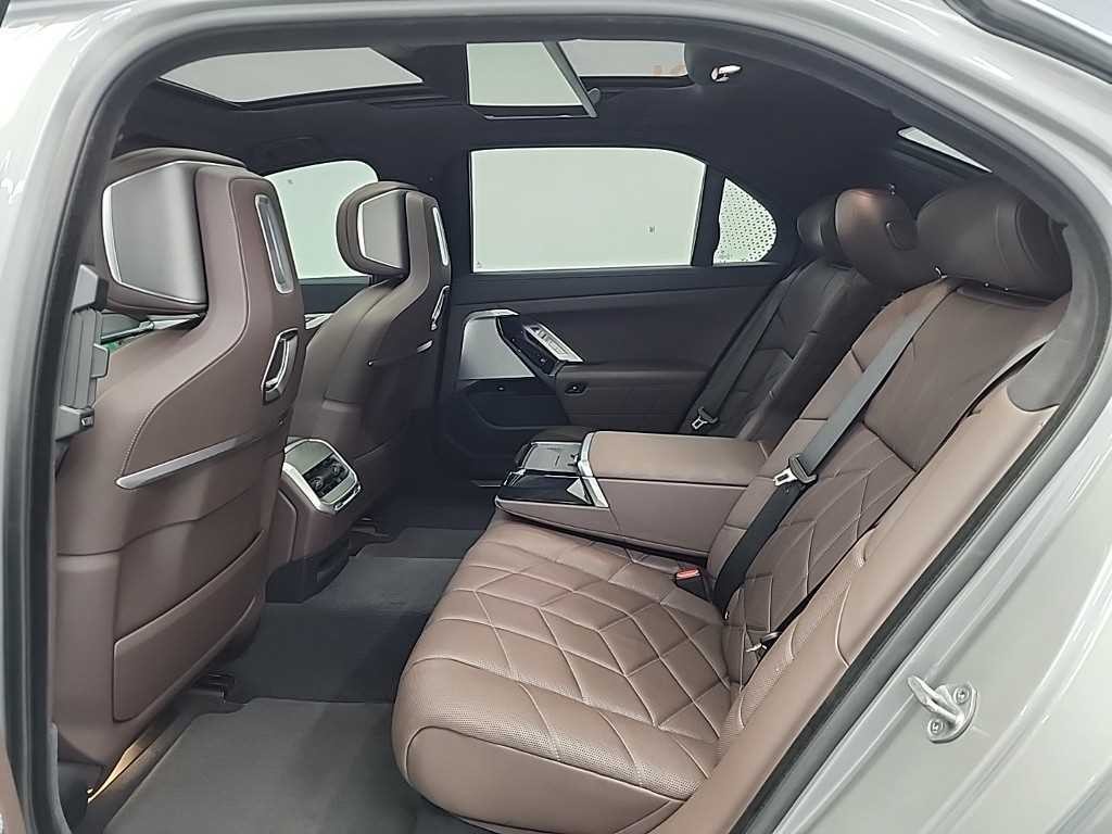 BMW 7시리즈 7시리즈 (G70) 740d xDrive 디자인 퓨어 엑셀런스 이미지 13
