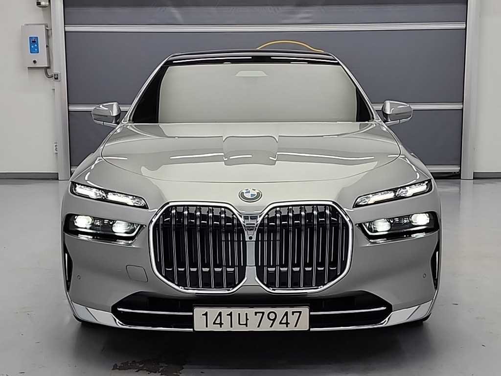 BMW 7시리즈 7시리즈 (G70) 740d xDrive 디자인 퓨어 엑셀런스 이미지 3
