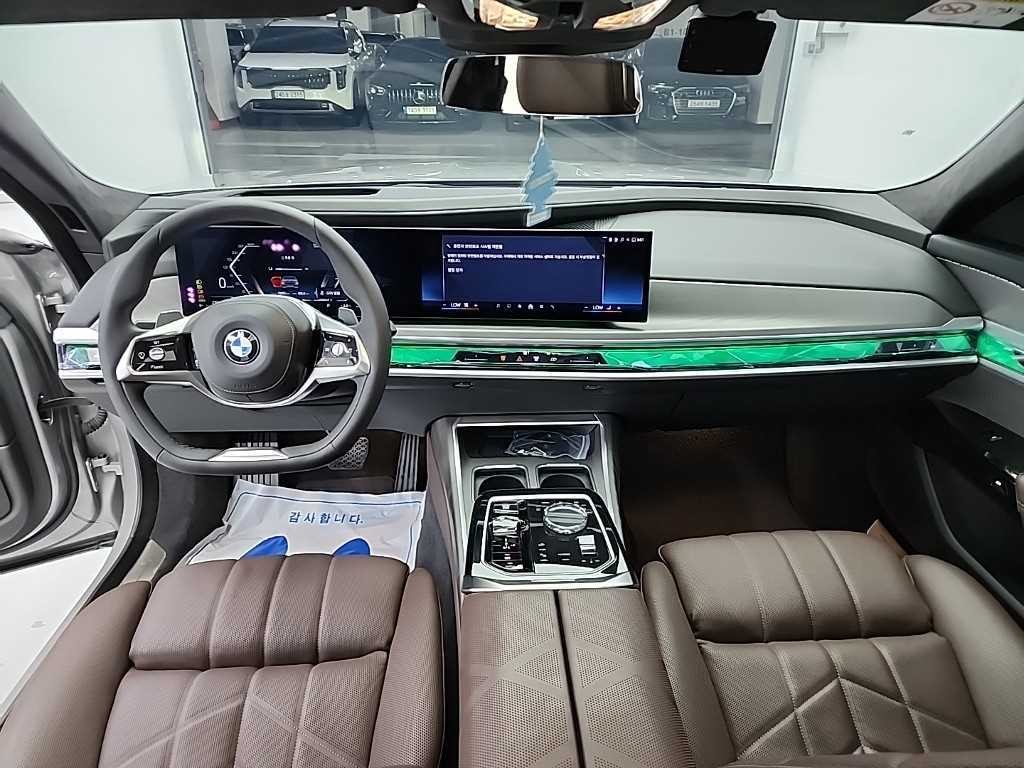 BMW 7시리즈 7시리즈 (G70) 740d xDrive 디자인 퓨어 엑셀런스 이미지 8