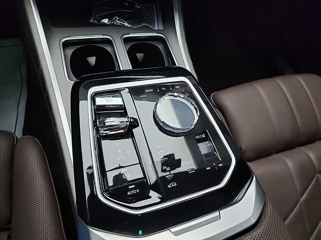 BMW 7시리즈 7시리즈 (G70) 740d xDrive 디자인 퓨어 엑셀런스 이미지 9