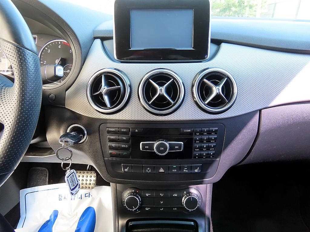 벤츠 B 클래스 (MY B) B클래스 (MY B) B200 CDI 블루이피션시 스포츠팩 이미지 14