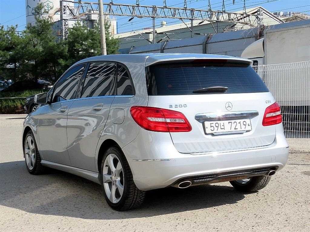 벤츠 B 클래스 (MY B) B클래스 (MY B) B200 CDI 블루이피션시 스포츠팩 이미지 3
