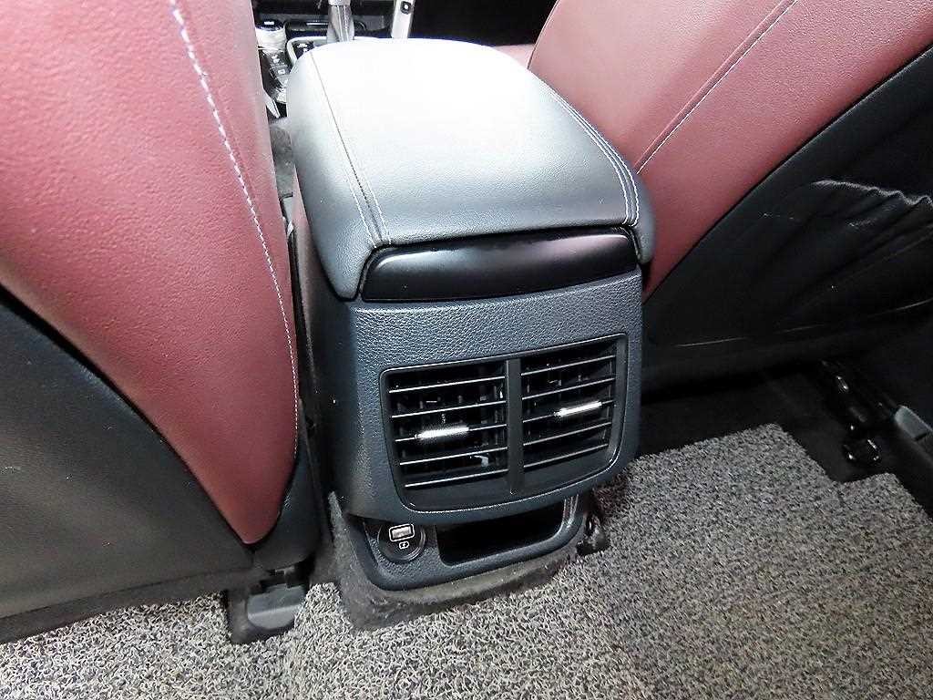 기아 셀토스 가솔린 1.6 터보 4WD 시그니처 이미지 17