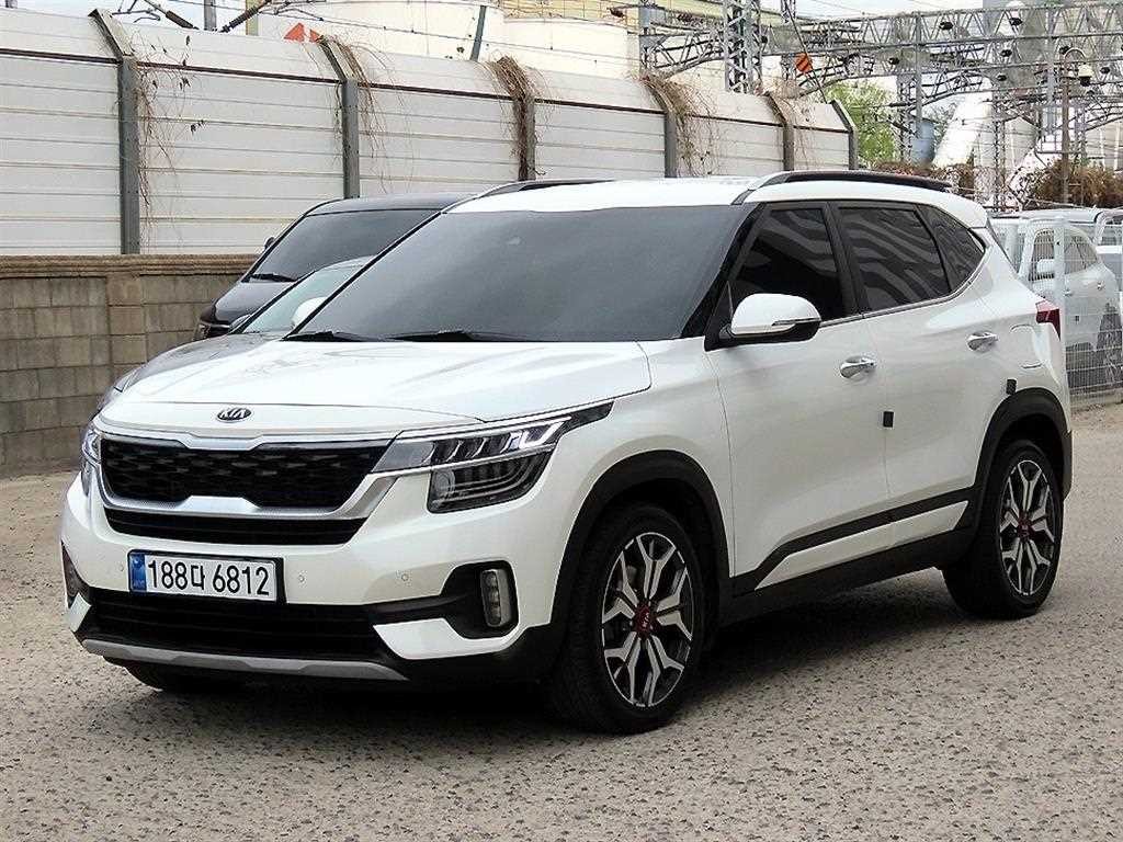 기아 셀토스 가솔린 1.6 터보 4WD 시그니처 이미지 2