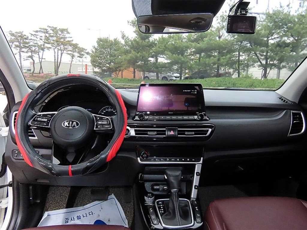 기아 셀토스 가솔린 1.6 터보 4WD 시그니처 이미지 7