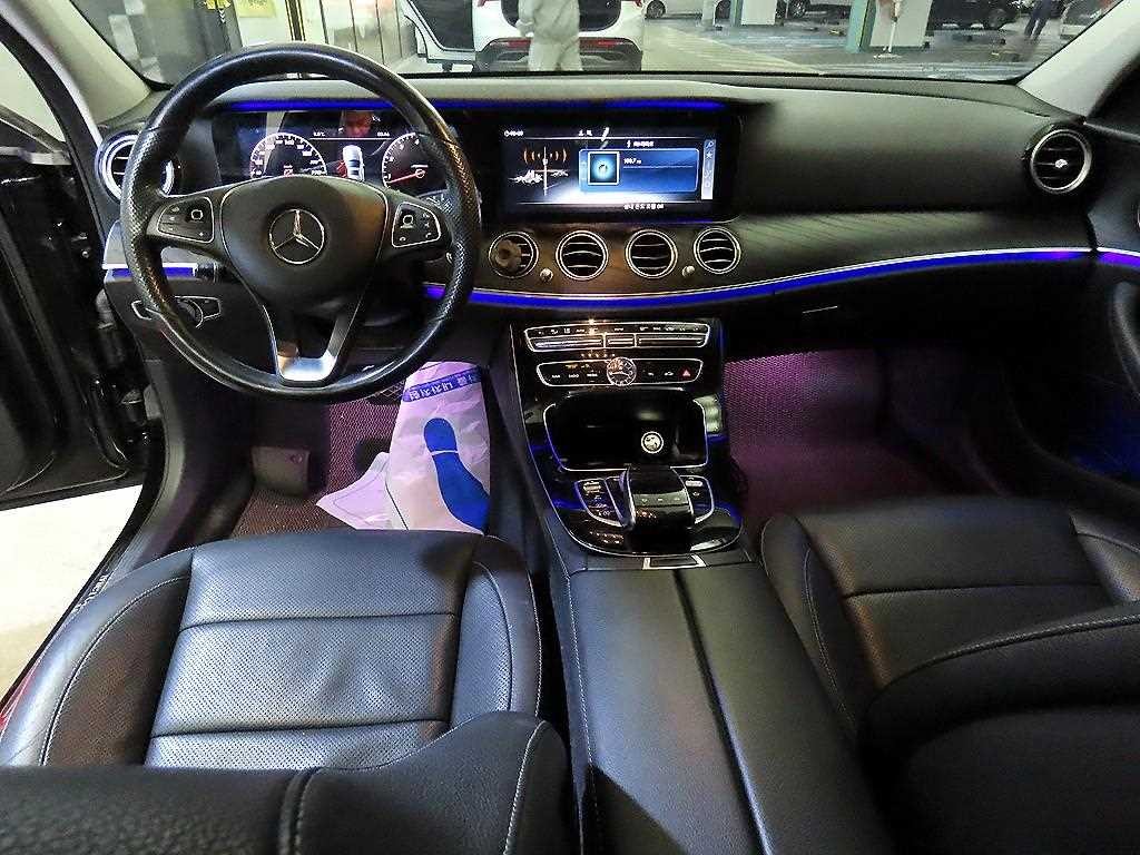 벤츠 E 클래스 E-클래스 W213 E300 4MATIC 아방가르드인텔리전트드라이브 이미지 10