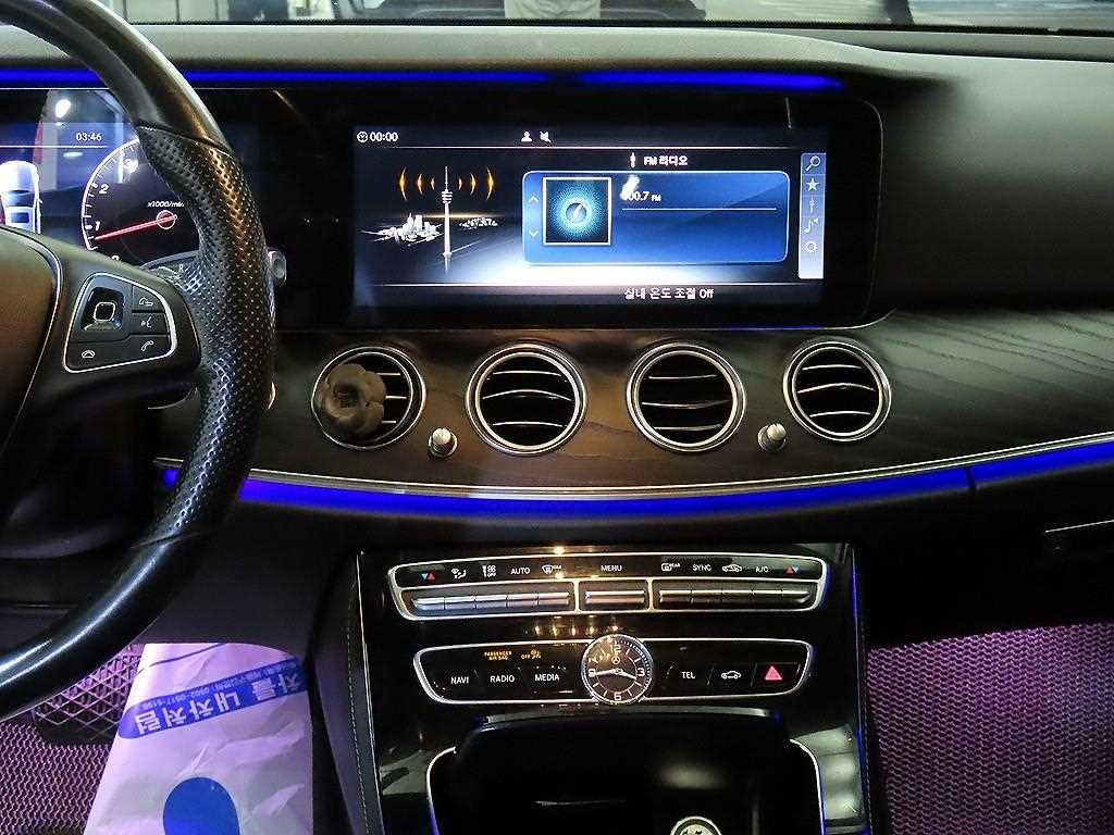 벤츠 E 클래스 E-클래스 W213 E300 4MATIC 아방가르드인텔리전트드라이브 이미지 11