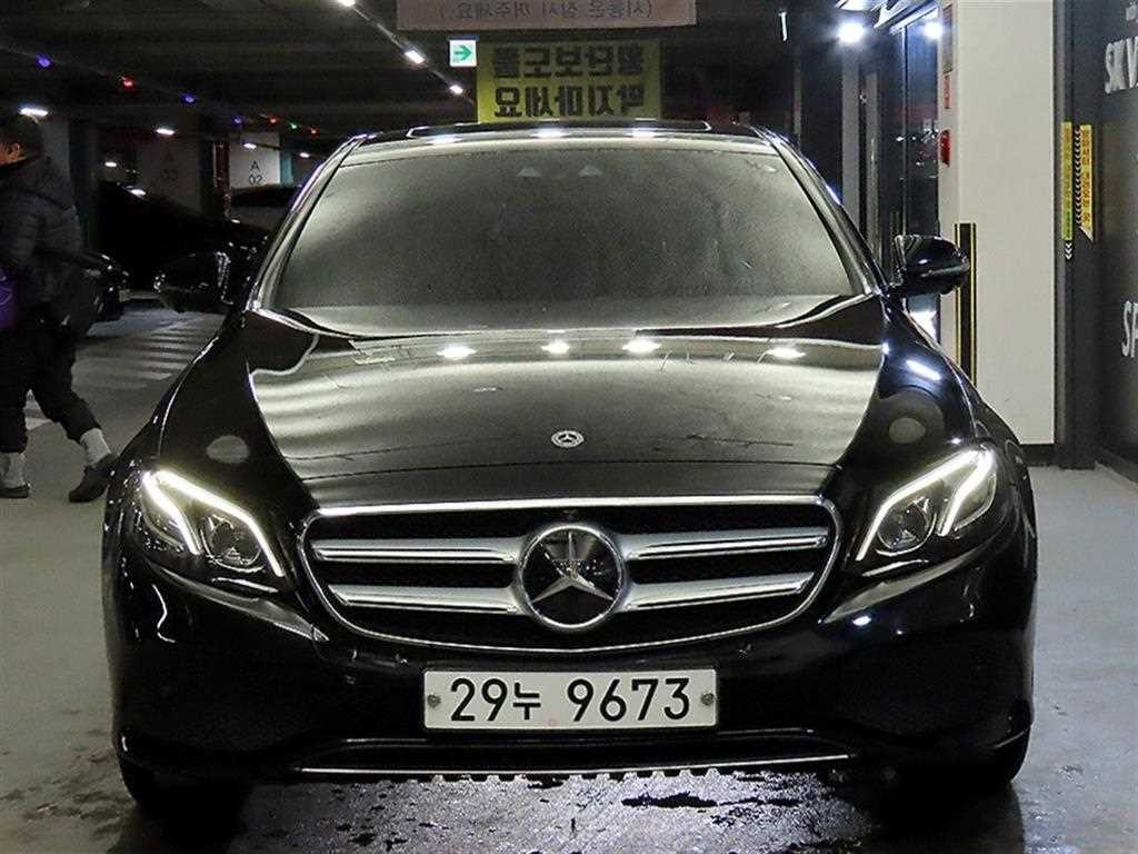 벤츠 E 클래스 E-클래스 W213 E300 4MATIC 아방가르드인텔리전트드라이브 이미지 2