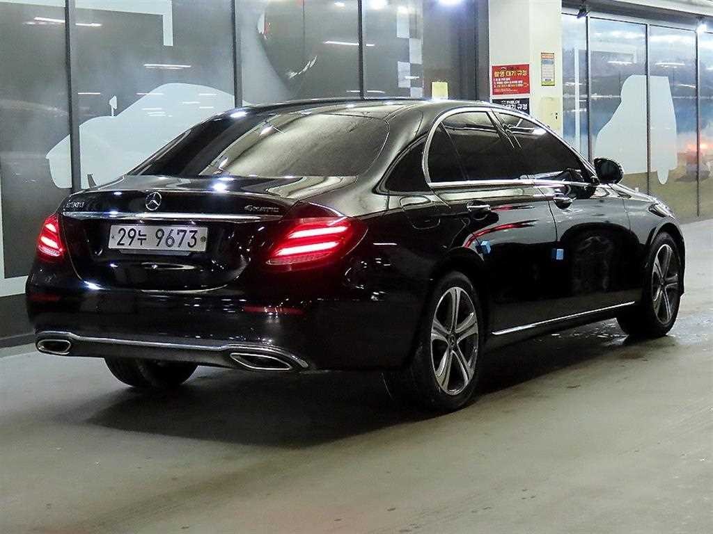 벤츠 E 클래스 E-클래스 W213 E300 4MATIC 아방가르드인텔리전트드라이브 이미지 4