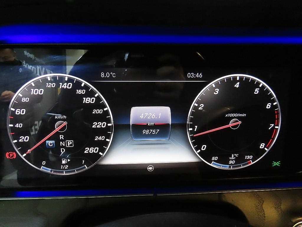 벤츠 E 클래스 E-클래스 W213 E300 4MATIC 아방가르드인텔리전트드라이브 이미지 9