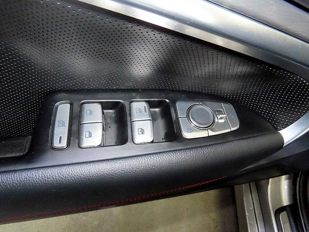 제네시스 G70 2.0T AWD 스포츠 패키지 이미지 13