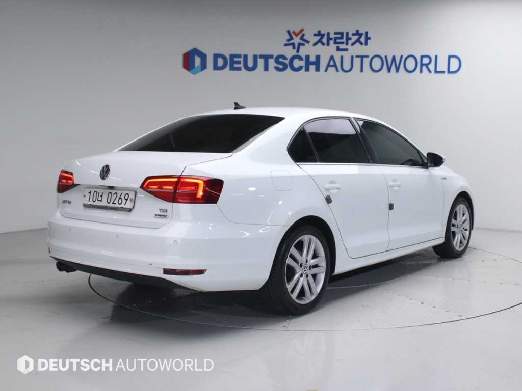 폭스바겐 제타 뉴 제타 2.0 TDI 블루모션 프리미엄 이미지 2