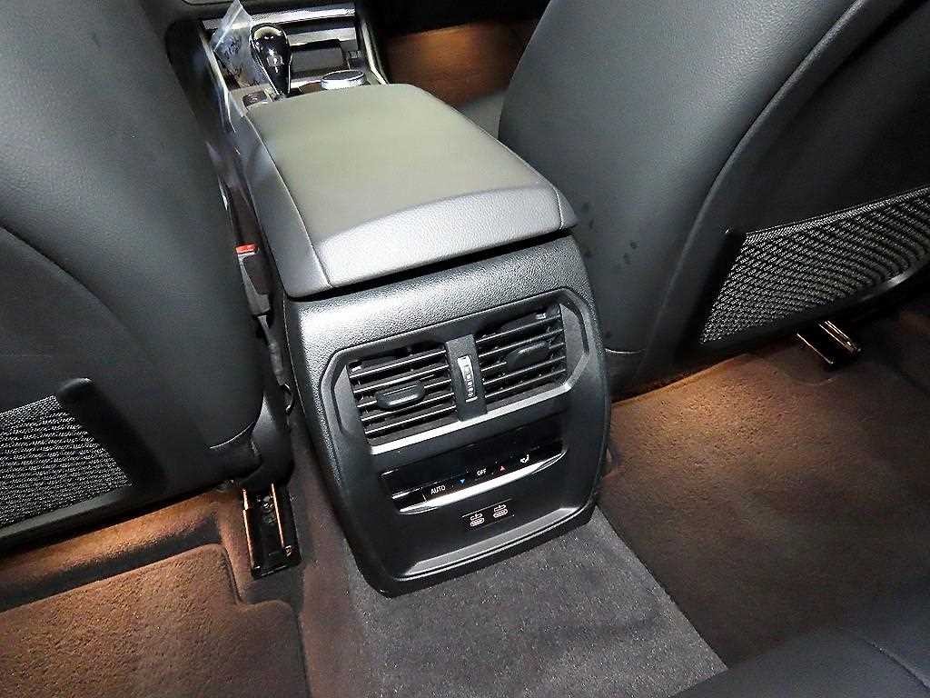 BMW 3시리즈 3시리즈 (G20) 320i M 스포츠 이미지 15