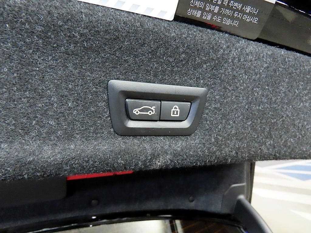 BMW 3시리즈 3시리즈 (G20) 320i M 스포츠 이미지 17