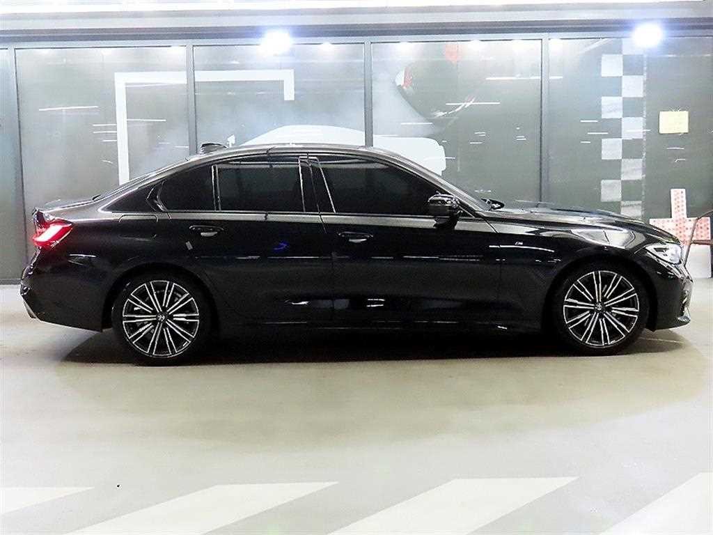 BMW 3시리즈 3시리즈 (G20) 320i M 스포츠 이미지 3