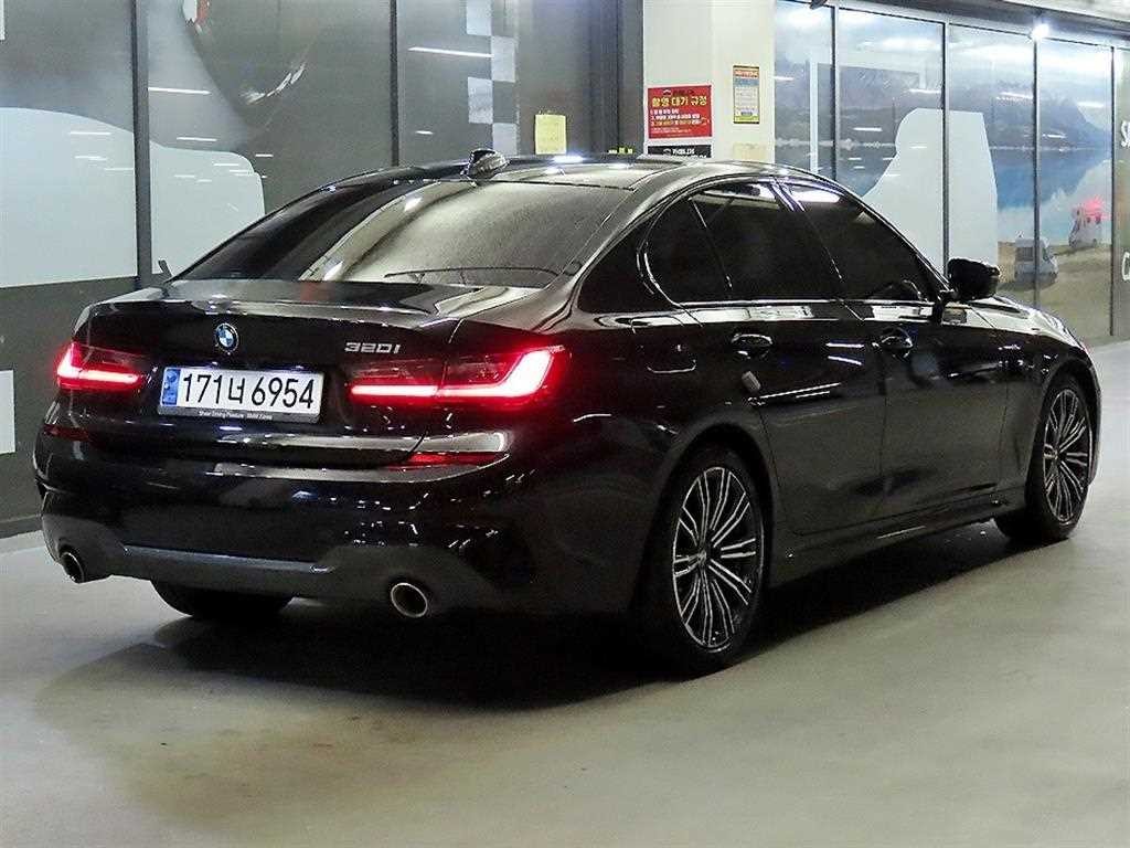 BMW 3시리즈 3시리즈 (G20) 320i M 스포츠 이미지 4