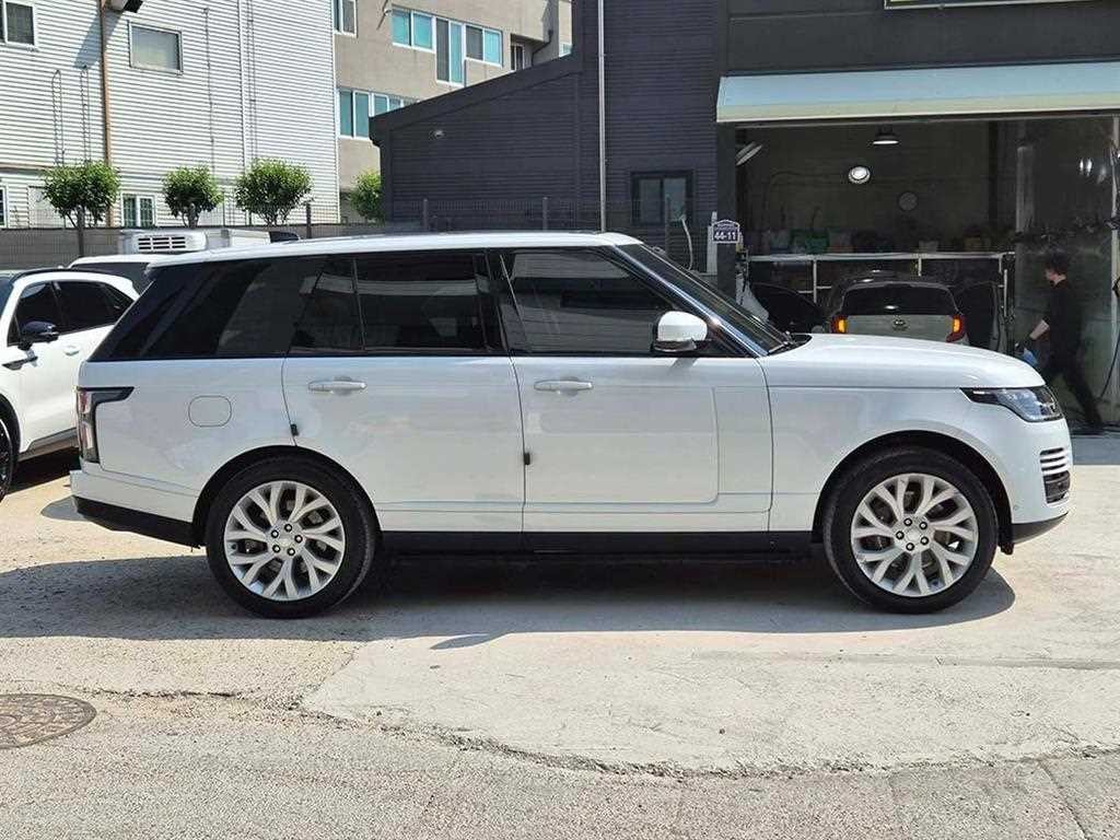 랜드로버 레인지로버 레인지로버 4세대 3.0 D350 VOGUE SE 디젤 이미지 3