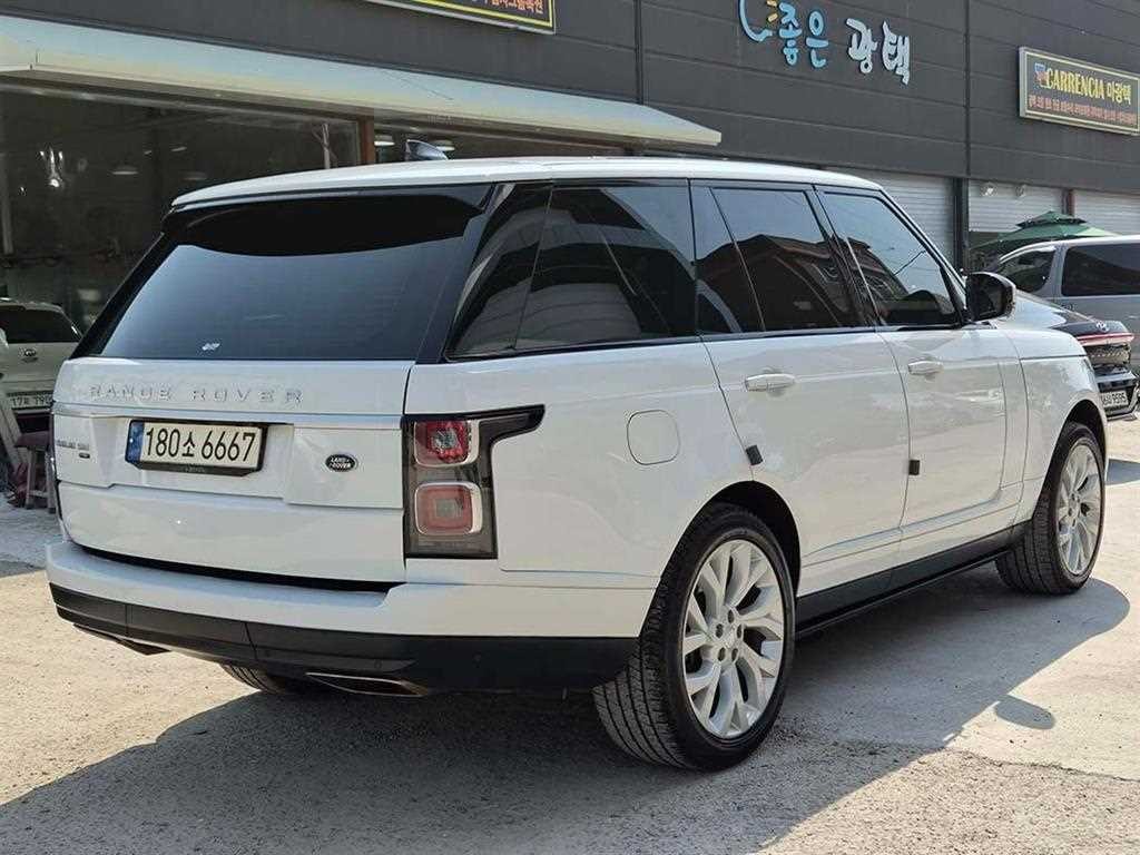 랜드로버 레인지로버 레인지로버 4세대 3.0 D350 VOGUE SE 디젤 이미지 4