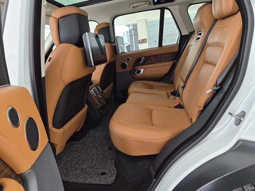 랜드로버 레인지로버 레인지로버 4세대 3.0 D350 VOGUE SE 디젤 이미지 7