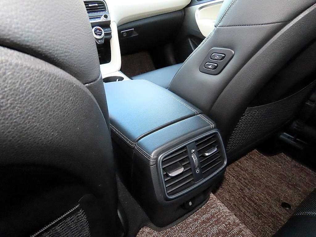 제네시스 G70 2.0T AWD 어드밴스드 이미지 17
