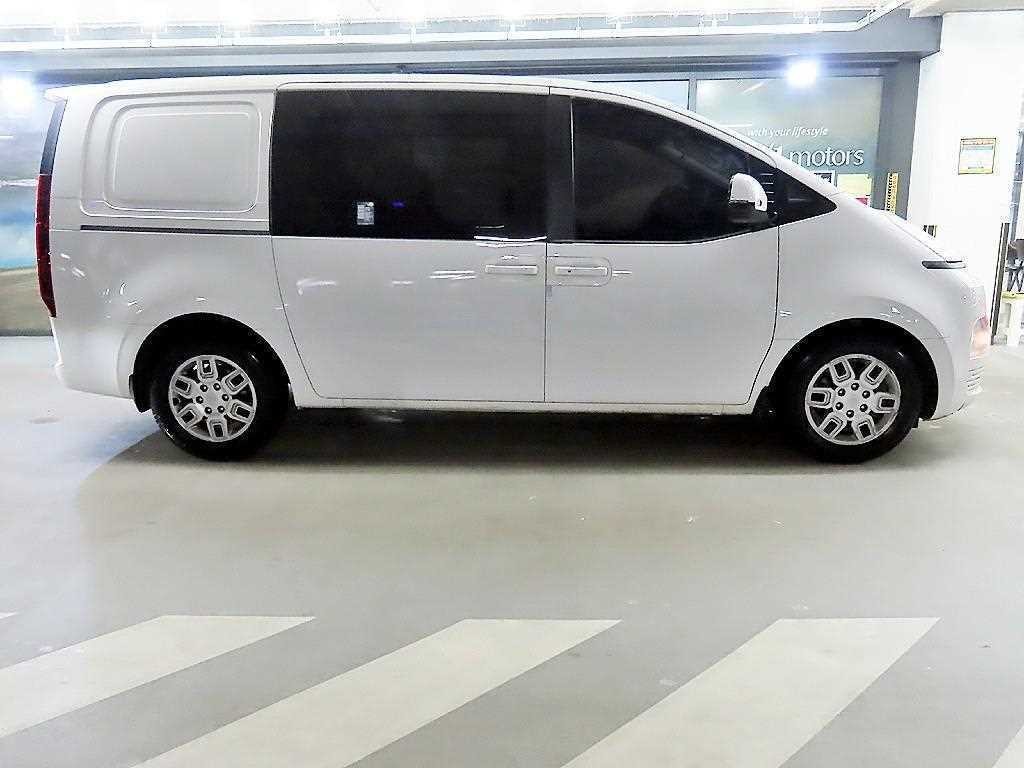 현대 스타리아 2WD 디젤 카고 모던 5인승 이미지 3