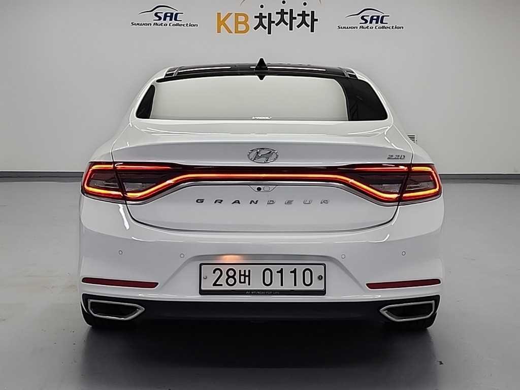 현대 그랜저 그랜저 IG 2.2 VGT 프리미엄 스페셜 이미지 3