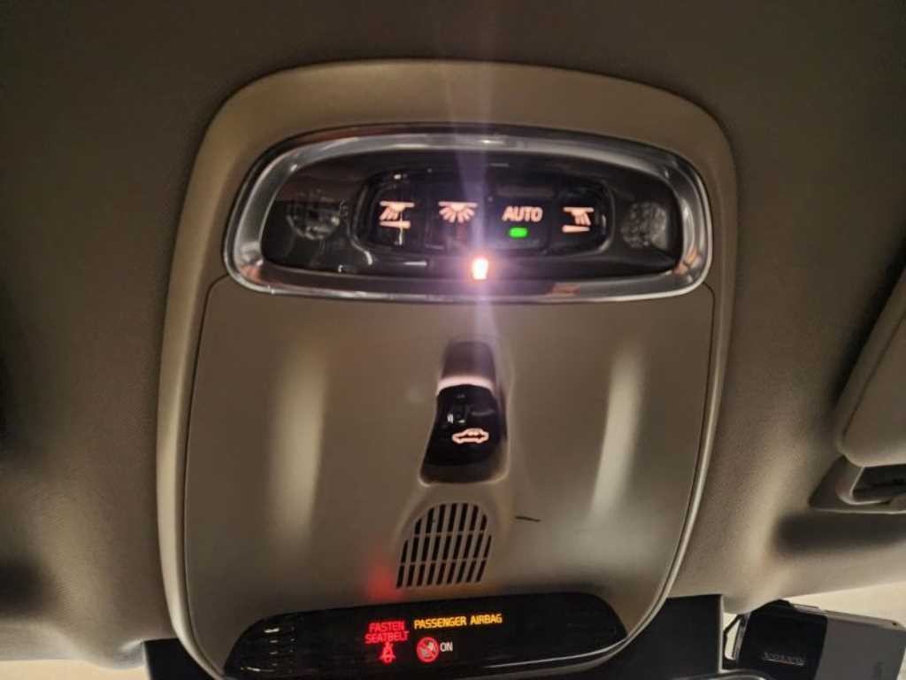 볼보 XC90 XC90 2세대 2.0 D5 AWD 모멘텀 이미지 13