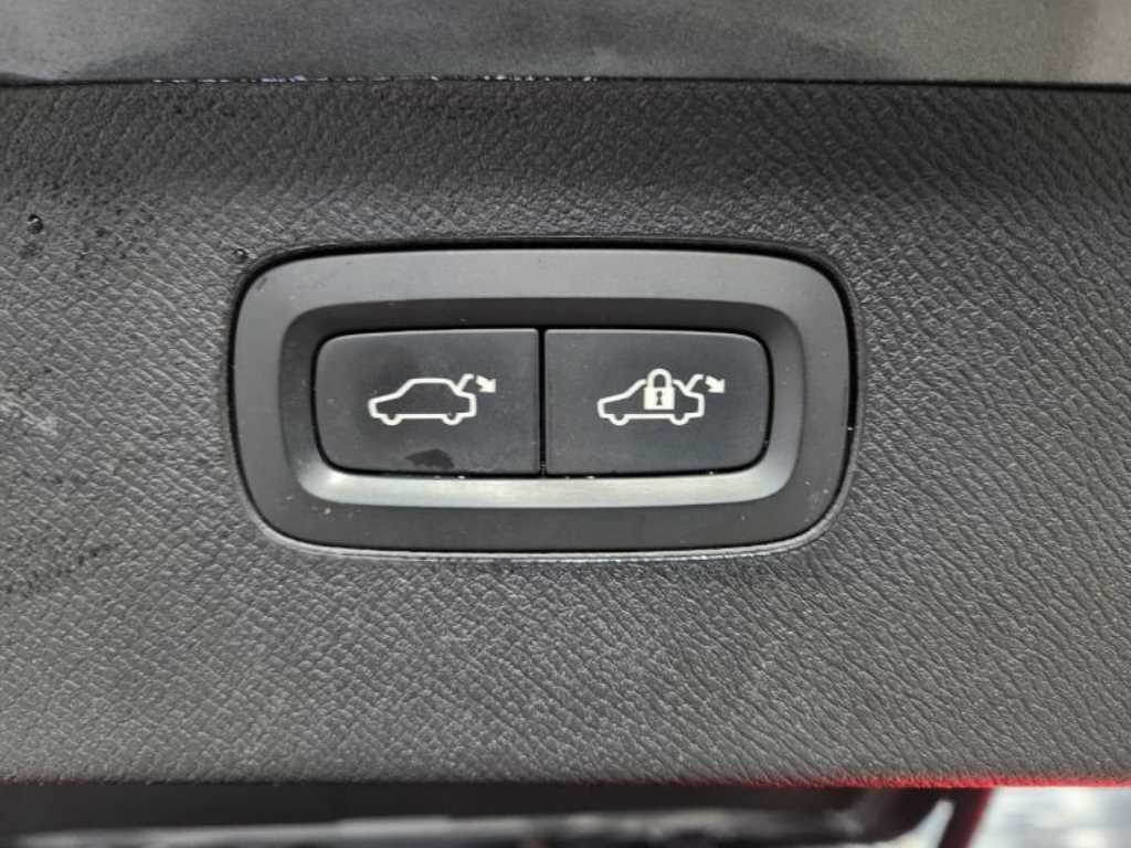 볼보 XC90 XC90 2세대 2.0 D5 AWD 모멘텀 이미지 16