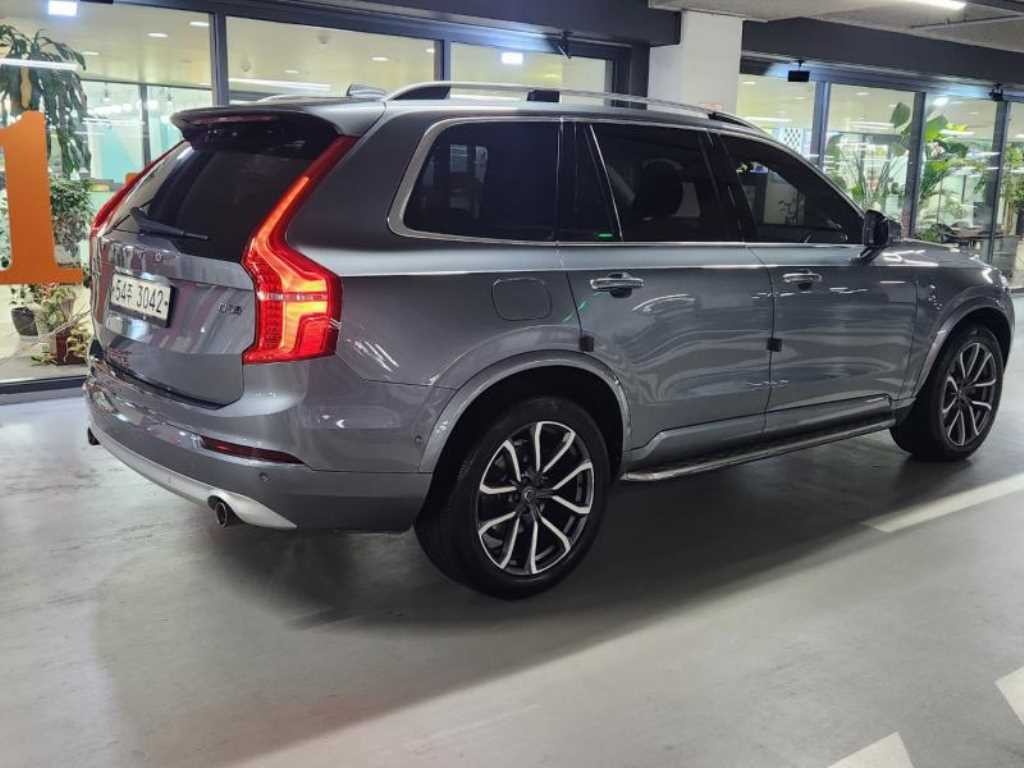 볼보 XC90 XC90 2세대 2.0 D5 AWD 모멘텀 이미지 4