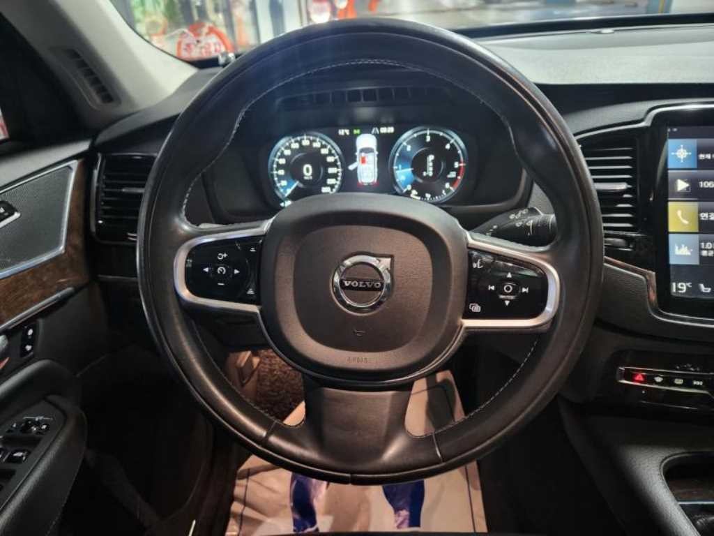 볼보 XC90 XC90 2세대 2.0 D5 AWD 모멘텀 이미지 8